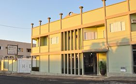 Hotel Carolina 2 - próximo a Universidade de Uberaba uniube - ao Aeroporto Fórum De uberaba - hospital Mario Palmeirio ao Hospital São Marcos e hospital Regional