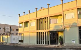 Hotel Carolina 2 - próximo a Universidade de Uberaba uniube - ao Aeroporto Fórum De uberaba - hospital Mario Palmeirio ao Hospital São Marcos e hospital Regional